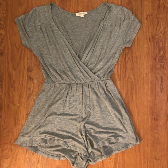 Short sleeve stretchy romper - Picture 1 of 2